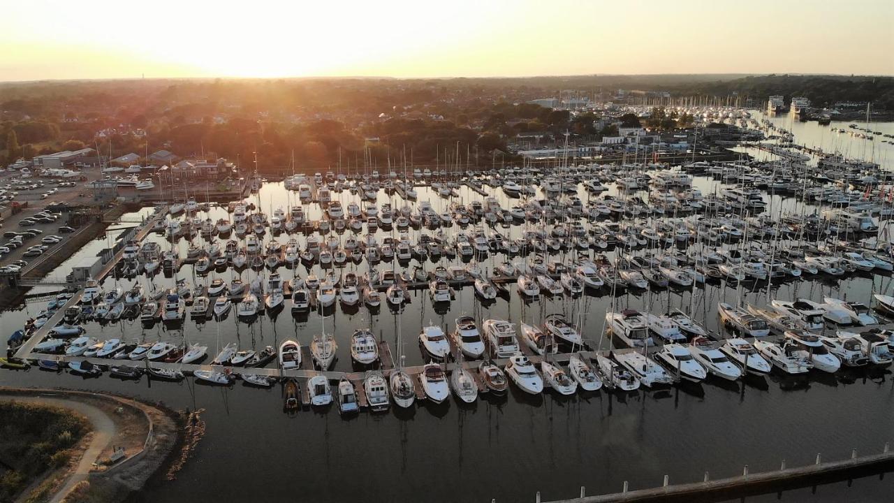 Hoitak Hotel Lymington Buitenkant foto